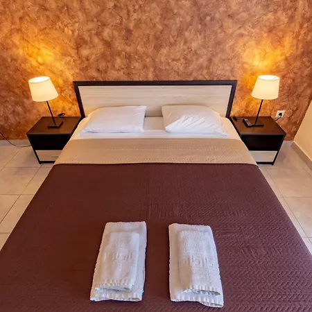 Mama's House Luxury B * Flogita